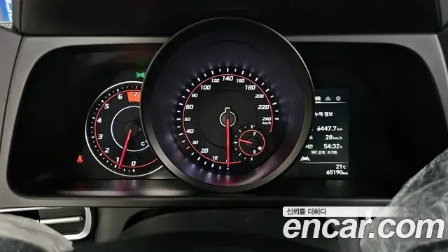 Hyundai The New Avante Hybrid 2021 — Photo 17/20