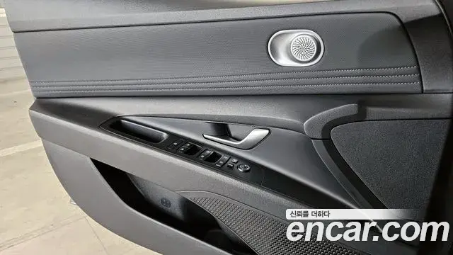 Hyundai The New Avante Hybrid 2021 — Photo 10/20