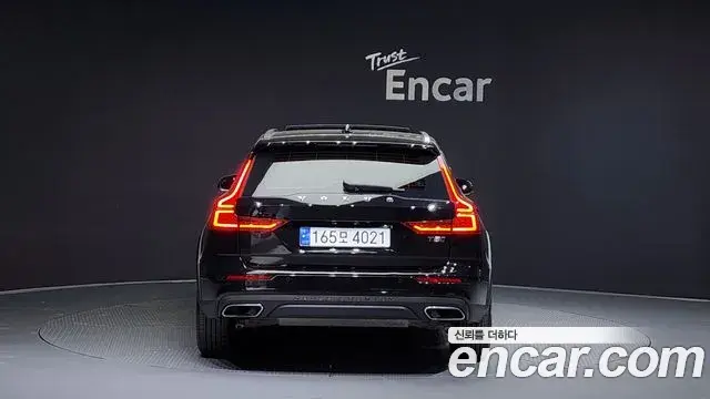 Volvo V60 Cross Country 2019 — Фото 4/20