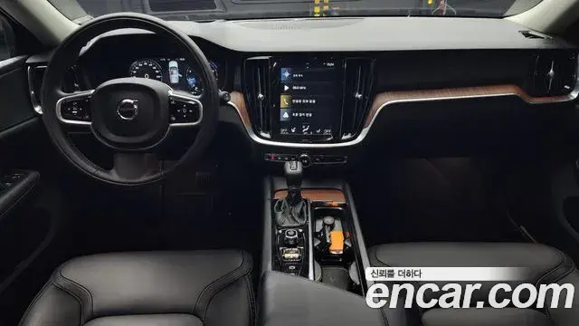 Volvo V60 Cross Country 2019 — Фото 7/20