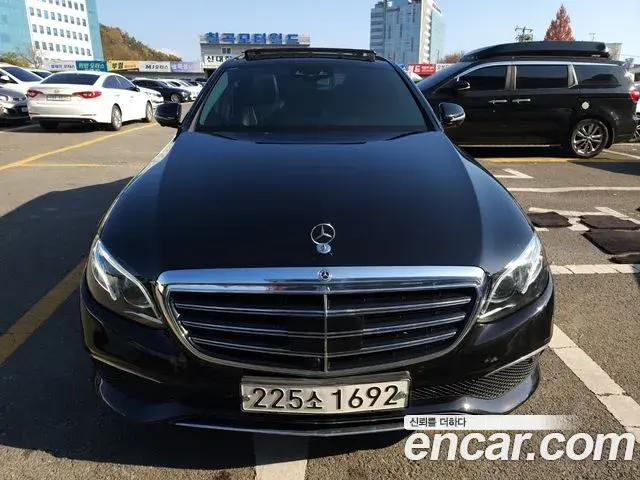 Mercedes-Benz E-Class 2020 — ფოტო 6/20