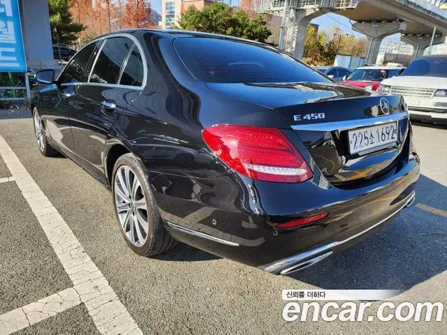 Mercedes-Benz E-Class 2020 — ფოტო 8/20