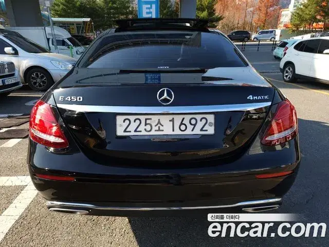 Mercedes-Benz E-Class 2020 — ფოტო 11/20