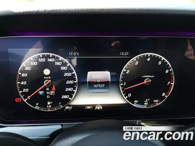 Mercedes-Benz E-Class 2020 — ფოტო 15/20
