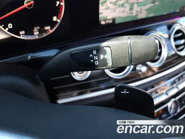 Mercedes-Benz E-Class 2020 — ფოტო 17/20