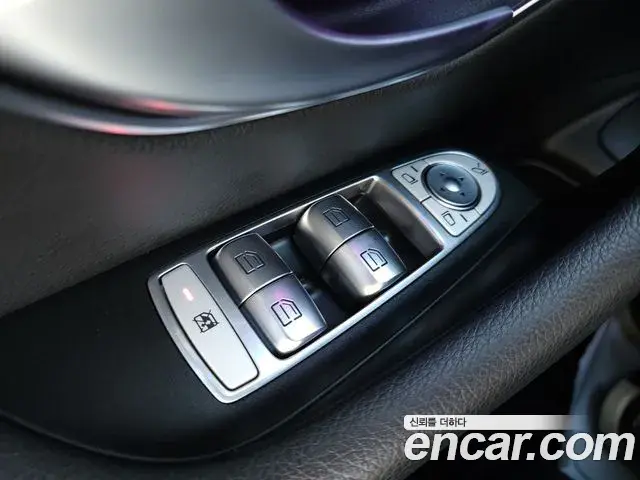 Mercedes-Benz E-Class 2020 — ფოტო 19/20