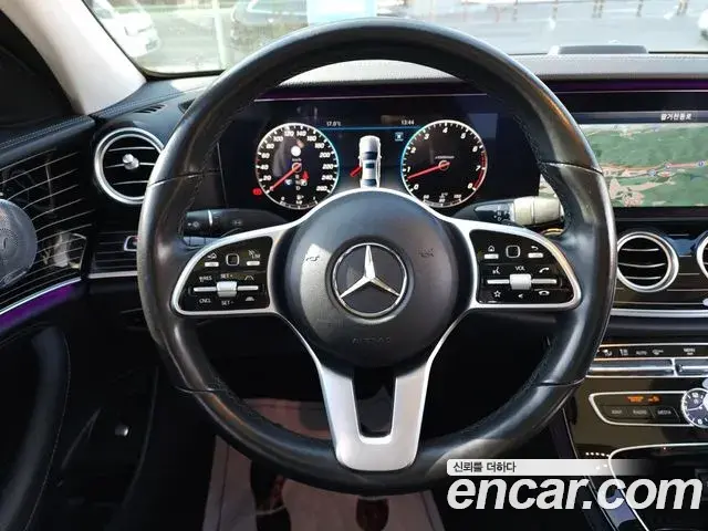 Mercedes-Benz E-Class 2020 — ფოტო 7/20