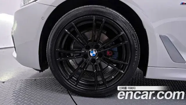 BMW 5 Series 2018 — Şəkil 7/20