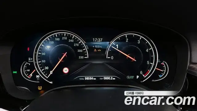 BMW 5 Series 2018 — Şəkil 9/20