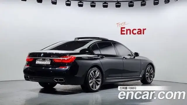 BMW 7 Series 2018 — ფოტო 19/20