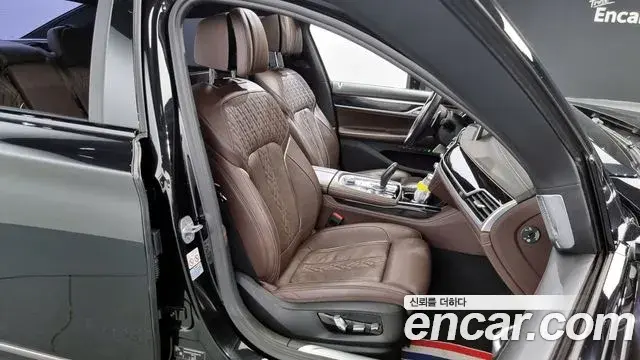 BMW 7 Series 2018 — ფოტო 1/20