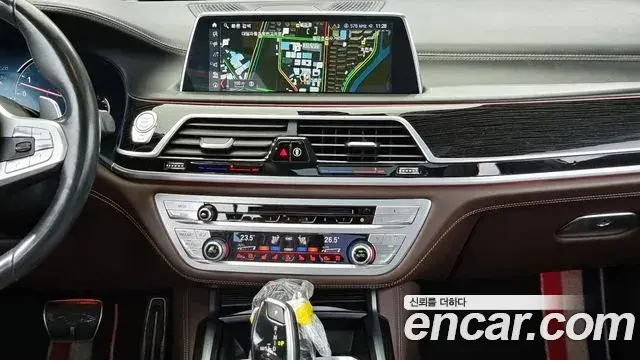 BMW 7 Series 2018 — ფოტო 9/20