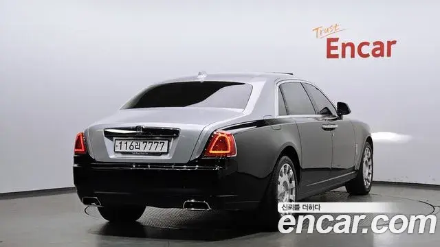 Rolls-Royce Ghost 2018 — ფოტო 14/20