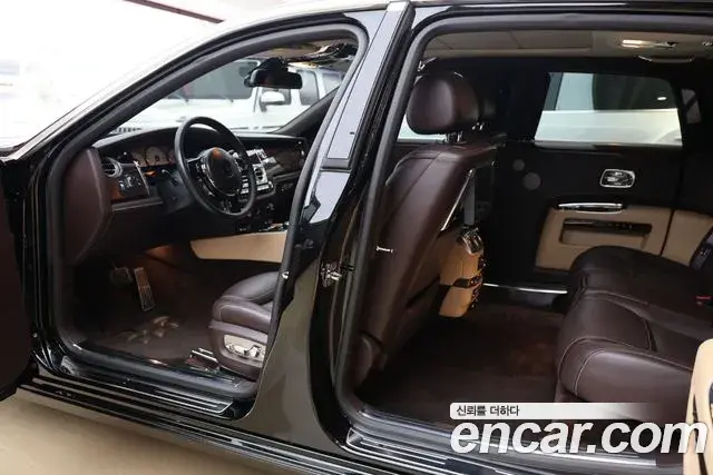 Rolls-Royce Ghost 2018 — ფოტო 6/20