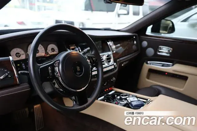 Rolls-Royce Ghost 2018 — ფოტო 20/20