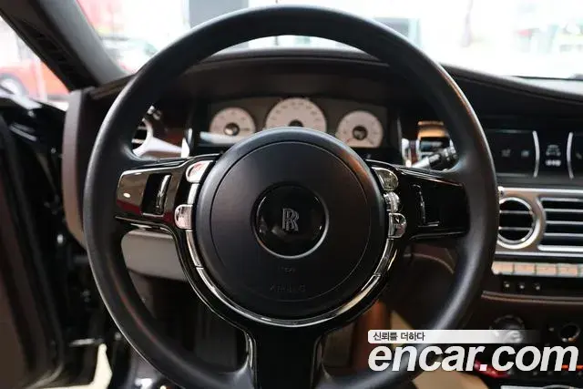 Rolls-Royce Ghost 2018 — ფოტო 17/20