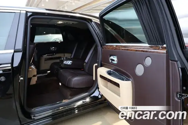 Rolls-Royce Ghost 2018 — ფოტო 9/20