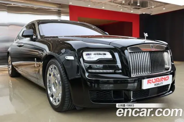 Rolls-Royce Ghost 2018 — ფოტო 12/20