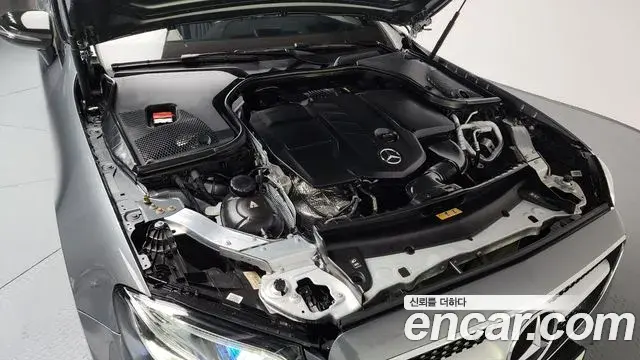 Mercedes-Benz E-Class 2019 — Photo 11/20