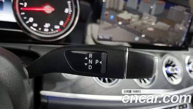 Mercedes-Benz E-Class 2019 — Photo 9/20