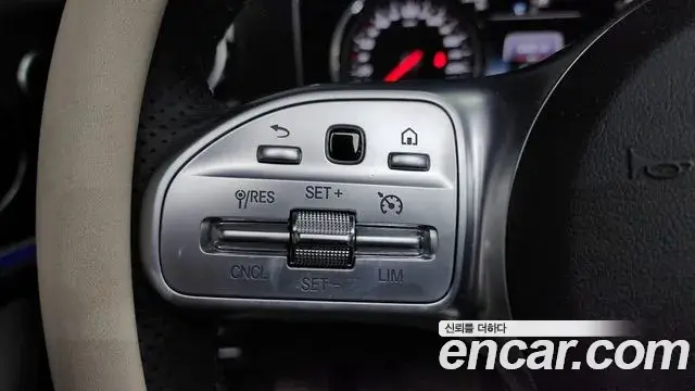 Mercedes-Benz E-Class 2019 — Photo 15/20