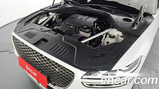 Genesis GV70 2021 — ფოტო 13/20