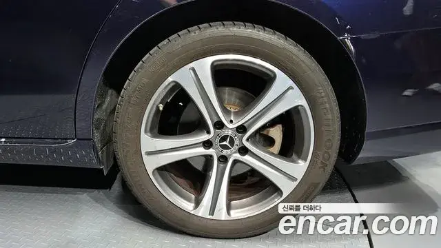 Mercedes-Benz E-Class 2019 — Şəkil 14/20