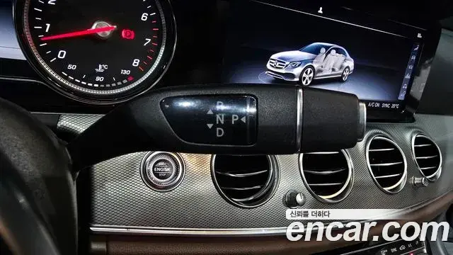 Mercedes-Benz E-Class 2019 — Şəkil 17/20