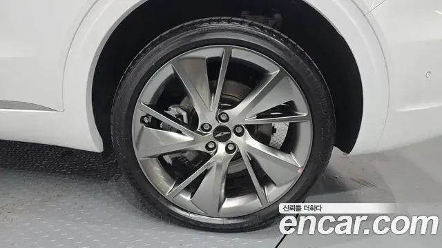 Genesis GV70 2024 — ფოტო 15/20