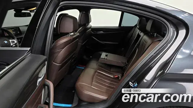 BMW 5 Series 2020 — ფოტო 12/20