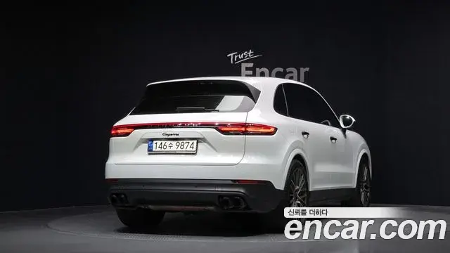 Porsche Cayenne 2021 — Photo 16/20