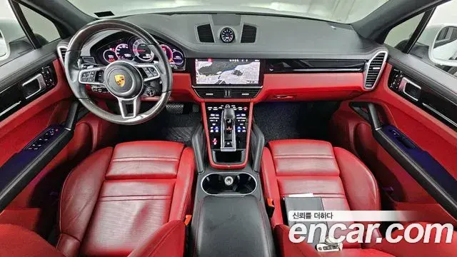 Porsche Cayenne 2021 — Photo 18/20