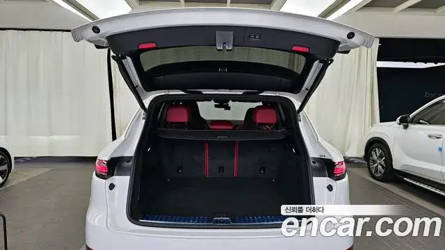 Porsche Cayenne 2021 — Photo 12/20