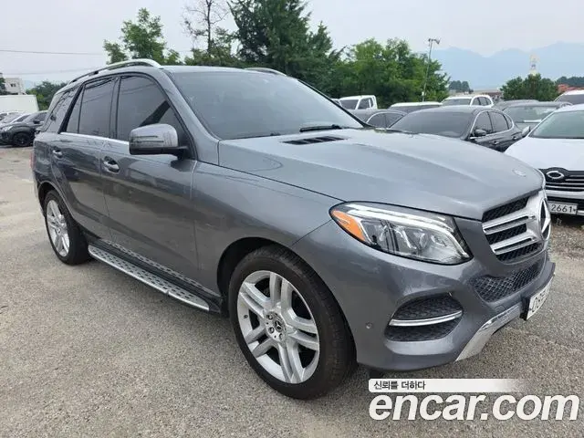 Mercedes-Benz GLE-Class 2018 — ფოტო 13/20