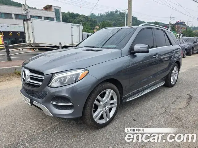 Mercedes-Benz GLE-Class 2018 — ფოტო 18/20