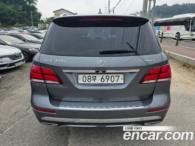Mercedes-Benz GLE-Class 2018 — ფოტო 6/20