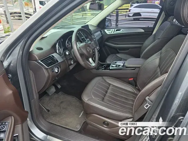 Mercedes-Benz GLE-Class 2018 — ფოტო 17/20