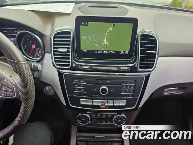 Mercedes-Benz GLE-Class 2018 — ფოტო 19/20