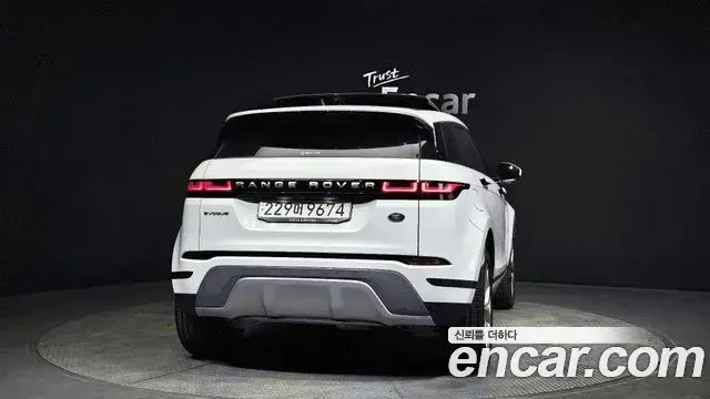 Land Rover Range Rover Evoque 2022 — ფოტო 8/20