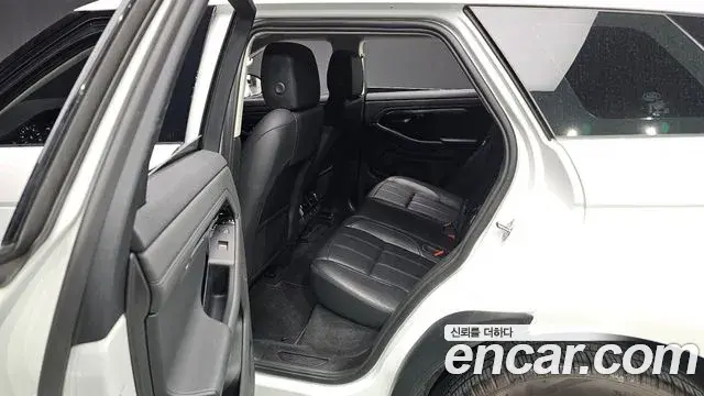 Land Rover Range Rover Evoque 2022 — ფოტო 9/20