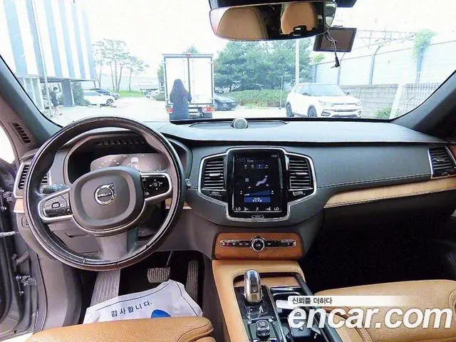 Volvo XC90 2018 — ფოტო 5/20