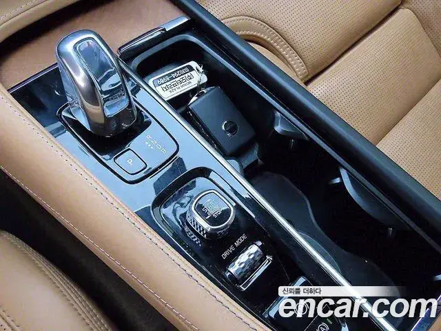 Volvo XC90 2018 — ფოტო 1/20