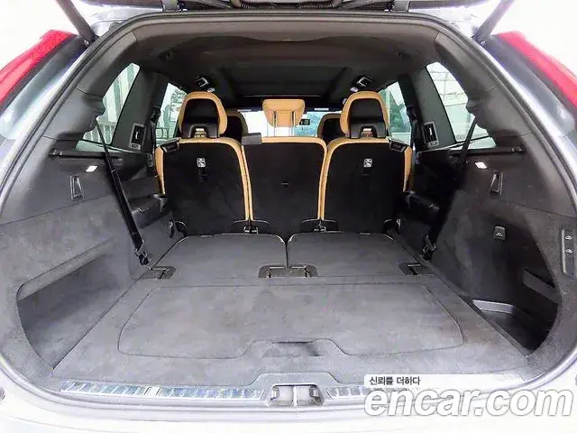 Volvo XC90 2018 — ფოტო 16/20