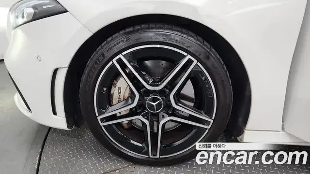 Mercedes-Benz A-Class 2020 — Photo 17/20