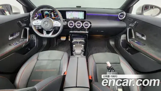 Mercedes-Benz A-Class 2020 — Photo 1/20