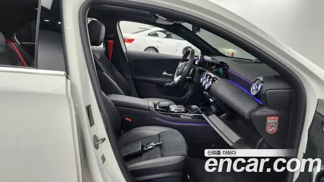 Mercedes-Benz A-Class 2020 — Photo 4/20