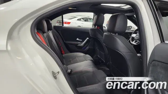 Mercedes-Benz A-Class 2020 — Photo 18/20
