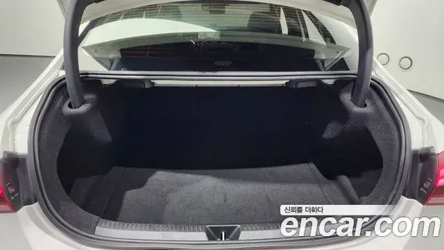 Mercedes-Benz A-Class 2020 — Photo 10/20