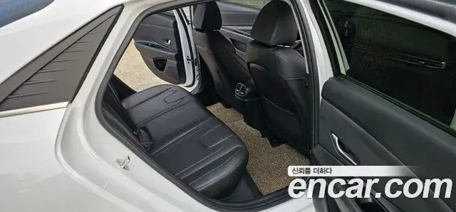 Hyundai The New Avante Hybrid 2021 — ფოტო 15/20