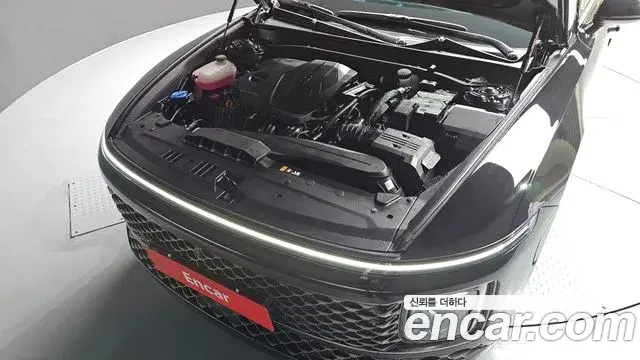 Hyundai Grandeur Hybrid 2023 — ფოტო 17/20